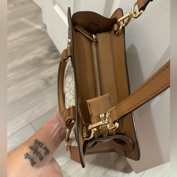 Authentic Michael Kors Purse Bag Satchel - Picture 10 of 12